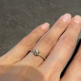 【KANOE Bridal(庚ブライダル)】の口コミ ブラウンダイヤなため、透明なダイヤよりも輝きが抑えられ、普段から着用す...