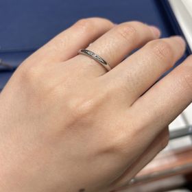 【銀座ダイヤモンドシライシの口コミ】 2本で20万前後で収まる価格帯で、他のブランドと比較してもお安め。指輪の…