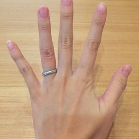 【ショーメ(CHAUMET)の口コミ】 主人があまり細い指輪が似合わなく銀座の数あるお店を訪れた結果この指輪…