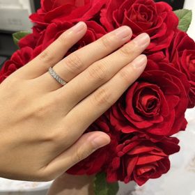 【ラザール ダイヤモンド(LAZARE DIAMOND)の口コミ】 着けた瞬間きらめきに心奪われました。一つ一つのダイヤが小さすぎず大き…