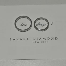 【ラザール ダイヤモンド(LAZARE DIAMOND)の口コミ】 指輪のデザインがシンプルかつ高級感がある印象でした。結婚指輪なので、…