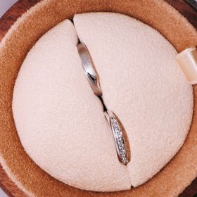 【COLANY(コラニー)の口コミ】 シンプルの中に個性がある指輪だと思います。またクルミ=来る未来というこ…