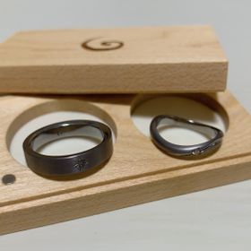 【SORA(ソラ)の口コミ】 彼がかっこいい指輪が欲しいと言っていた事と、黒色が好きなので黒い指輪…