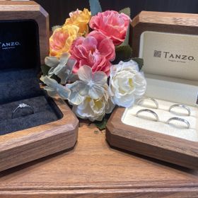 【TANZO.(鍛造指輪)の口コミ】 彼とどこ指輪にするか悩んでいたところ、TANZOさんの木のリングピローが気…