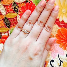 【COCKTAIL(カクテル)の口コミ】 デザインも華やかで、指につけた時のダイヤの存在感がとてもあります。
ゴ…