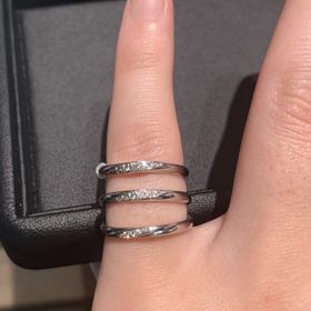 【I's stone(アイズストーン)の口コミ】 指輪のデザインや素材の種類が豊富です。
シンプルなデザインの指輪がとて…