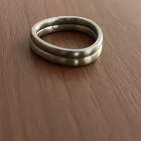 【mina.jewelry(ミナジュエリー)の口コミ】 普段アクセサリーを身につけない2人なので着けていて違和感の少ないマルサ…
