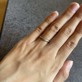 【Something Blue(サムシングブルー)の口コミ】 デザインはシンプルなものを希望しており、いくつか試着をしたところこち…