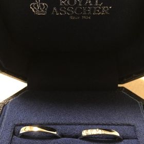 【ROYAL ASSCHER(ロイヤル・アッシャー)の口コミ】 色々と悩みましたが、結局は一番初めにいいなと感じた指輪にしました。よ…