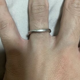 【4℃ BRIDAL(ヨンドシーブライダル)の口コミ】 マット加工がおしゃれ。
着けた時の印象がシンプルでオシャレだった。
セ…