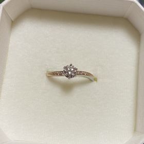 【ひなの口コミ】 ダイヤモンドが付いていて、キラキラでクラシカルな婚約指輪を探していま…