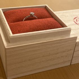 【出雲結(いずもゆい)の口コミ】 王道なデザインが好みだったのと、台座に少し高さがあり上品なので、おで…