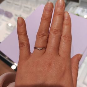 【STAR JEWELRY(スタージュエリー)の口コミ】 指輪のデザインとしては、あまり太くなくて直線のデザインよりは曲線で女…