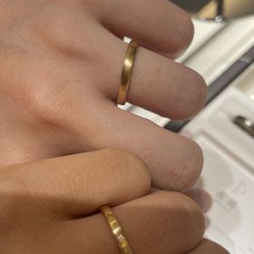 【俄(にわか)の口コミ】 旦那が一番シンプルの指輪でいいといったので、こちらに気に入りました。…