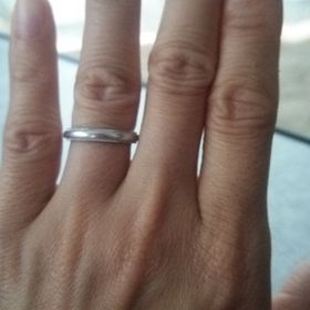 【ティファニー(Tiffany & Co.)の口コミ】 毎日つけるものなのでシンプルでおしゃれなものを探していました。お店の…