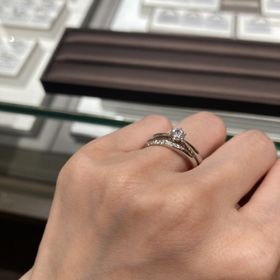 【アイプリモ(I-PRIMO)の口コミ】 ストレートタイプで、斜めにダイヤが15個並んでいるものです。上からだけ…