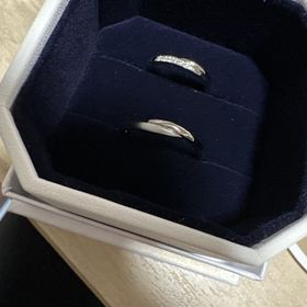 【4℃ BRIDAL(ヨンドシーブライダル)の口コミ】 デザインがとても気に入りました！
お店の方も色々説明してくださり、好み…