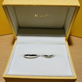 【ケイウノ ブライダル(K.UNO BRIDAL)の口コミ】 試着して自分たちの指に合う指輪を探しました。リングの内側に名前と記念…