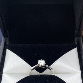 【エクセルコダイヤモンド(EXELCO DIAMOND)の口コミ】 シンプルなデザインで、自然なウェーブの形のものを探していたので、ぴっ…