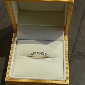 【ケイウノ ブライダル(K.UNO BRIDAL)の口コミ】 周りと被らないハーフエタニティを探していました。石の形も特殊で数も多…