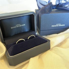 【銀座ダイヤモンドシライシの口コミ】 指が短いので、細めでシンプルなものを探していました。最初は石なしで探…