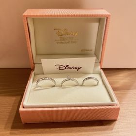 【ケイウノ ブライダル(K.UNO BRIDAL)の口コミ】 ドナルドダックが大好きな為、婚約指輪および結婚指輪は
ドナルドデザイン…