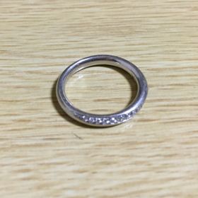 【銀座ダイヤモンドシライシの口コミ】 この指輪にしたのは、指輪はツイストしていたりＶ字型ではなく、ストレー…