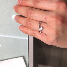 【アイプリモ(I-PRIMO)の口コミ】 これだけぎっしり石がついてたら派手かな〜と思ったけど、試着したら案外…