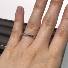 【アイプリモ(I-PRIMO)の口コミ】 北斗七星と北極星がイメージされており、ダイヤが7つ付いていてとてもかわ…