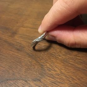 【Something Blue(サムシングブルー)の口コミ】 付けっぱなしにしても、家事や仕事の邪魔にならないよう、付け心地メイン…