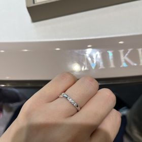 【MIKIMOTO(ミキモト)の口コミ】 シンプルなのにダイヤの輝きが強く、また指輪の丸みに可愛らしさもありま…