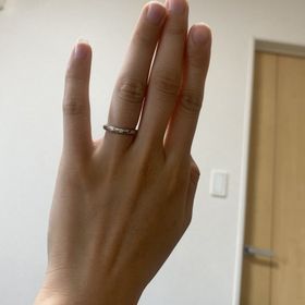 【4℃ BRIDAL(ヨンドシーブライダル)の口コミ】 デザインがシンプルで気に入りました。保証もあるので、傷が入ってしまっ…