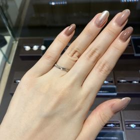 【TOWA(永遠)の口コミ】 ダイヤモンドの煌めきと華やかさが目を引く、デザイン性のある指輪です。…