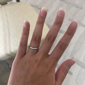 【ティファニー(Tiffany & Co.)の口コミ】 シンプルなデザインが欲しかったのですが、
店舗に着くとこのデザインに一…