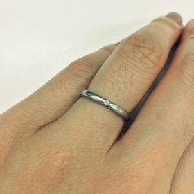 【エクセルコダイヤモンド(EXELCO DIAMOND)の口コミ】 結婚指輪は毎日するものなので最初は何もない普通のプラチナリングで探し…