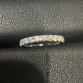 【ラザール ダイヤモンド(LAZARE DIAMOND)の口コミ】 ダイヤモンドのカッティングがよいので非常に煌めきが強く綺麗だと思いま…