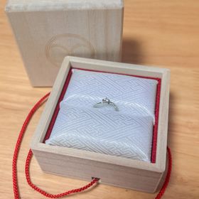 【TOMOE(トモエ)の口コミ】 ダイヤがたくさん使われていてとても煌びやかで素敵なデザインだったため…