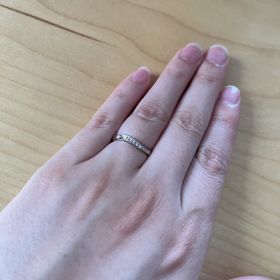 【GALA JEWELRY(ガラジュエリー)の口コミ】 シンプルめなデザインがよかったが、それでも少し動きのあるものが良かっ…