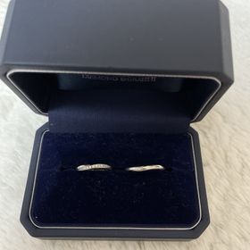 【銀座ダイヤモンドシライシの口コミ】 デザインが決め手でした。表面にくる大部分にダイヤモンドが埋めてあって…