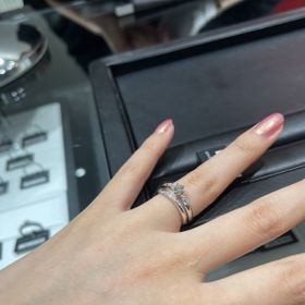 【ラザール ダイヤモンド(LAZARE DIAMOND)の口コミ】 光に当たると虹色に輝くダイヤモンドを取り扱うラザールダイヤモンド。目…