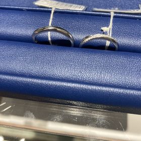 【銀座ダイヤモンドシライシの口コミ】 婚約指輪と結婚指輪をセットでつけた時に
バランスの良いものと考えました…