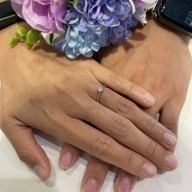 【AFFLUX(アフラックス)の口コミ】 シンプルなデザインが気に入っています。
彼からのプロポーズで渡されたの…