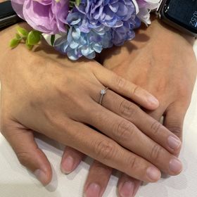 【AFFLUX(アフラックス)】の口コミ シンプルなデザインが気に入っています。
彼からのプロポーズで渡されたの...