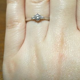 【俄(にわか)の口コミ】 婚約指輪は普段着けしないつもりだったので、石が埋め込まれていない、一…
