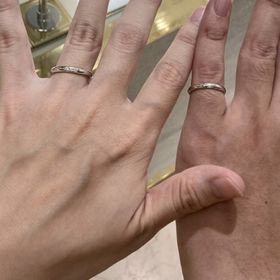 【AHKAH(アーカー)の口コミ】 シンプルで3石のダイアモンドが一列に並んでいるデザインの指輪を探してい…