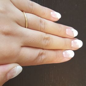 【AHKAH(アーカー)の口コミ】 指にはめた時にシンプルで上品な形で探していました。太さもちょうどよく…