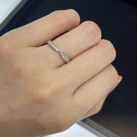 【ティファニー(Tiffany & Co.)の口コミ】 高品質なダイヤがたくさんついており、小粒ながらかなり輝きが強いです。…