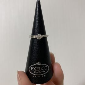 【エクセルコダイヤモンド(EXELCO DIAMOND)の口コミ】 シンプルなデザイン、ながらキラキラとした素敵な輝きで、とてもお気に入…