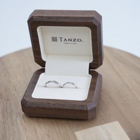【TANZO.(鍛造指輪)の口コミ】 鍛造製法に惹かれました。
職人さんによるオーダーメイドで作れることを知…