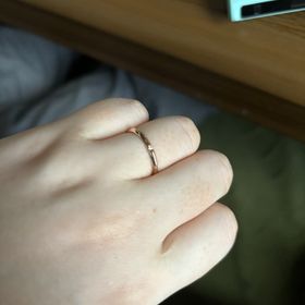 【insembre(インセンブレ)の口コミ】 価格とデザインがとても気に入りました。

金属アレルギーなので、そこも…